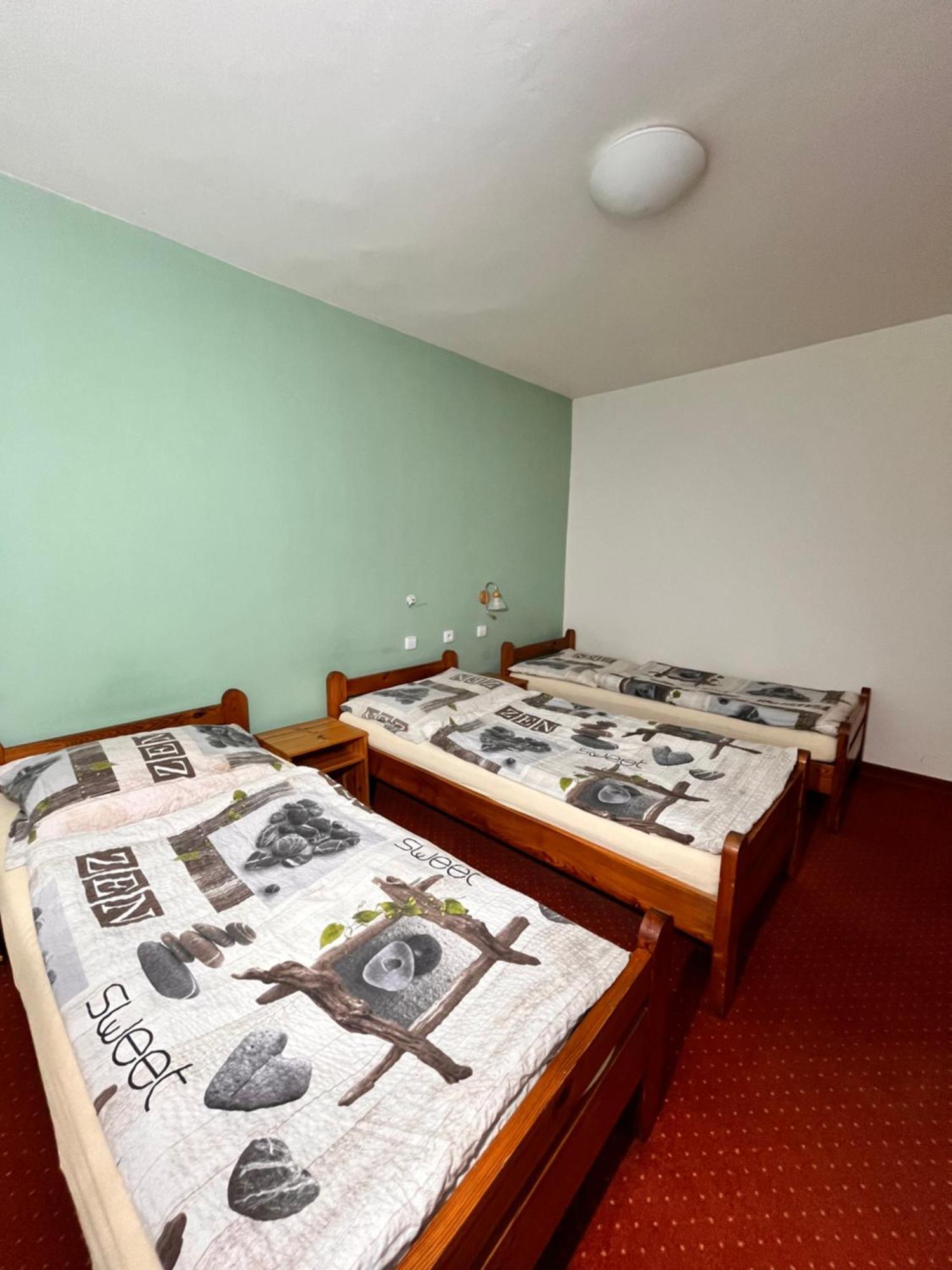 Vila Morava Hotel Lipótszentmiklós Kültér fotó