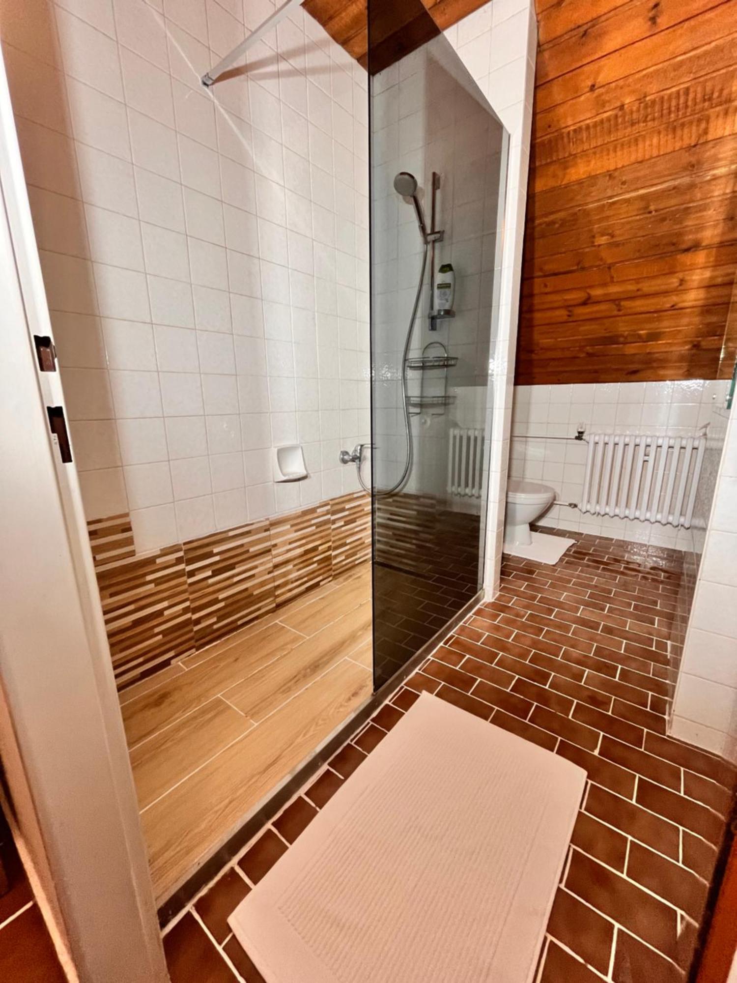 Vila Morava Hotel Lipótszentmiklós Kültér fotó