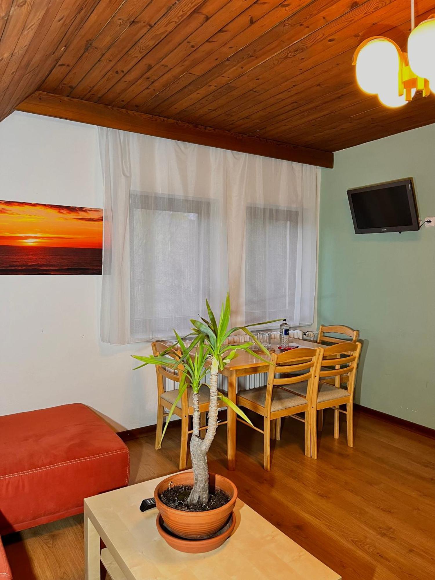 Vila Morava Hotel Lipótszentmiklós Kültér fotó