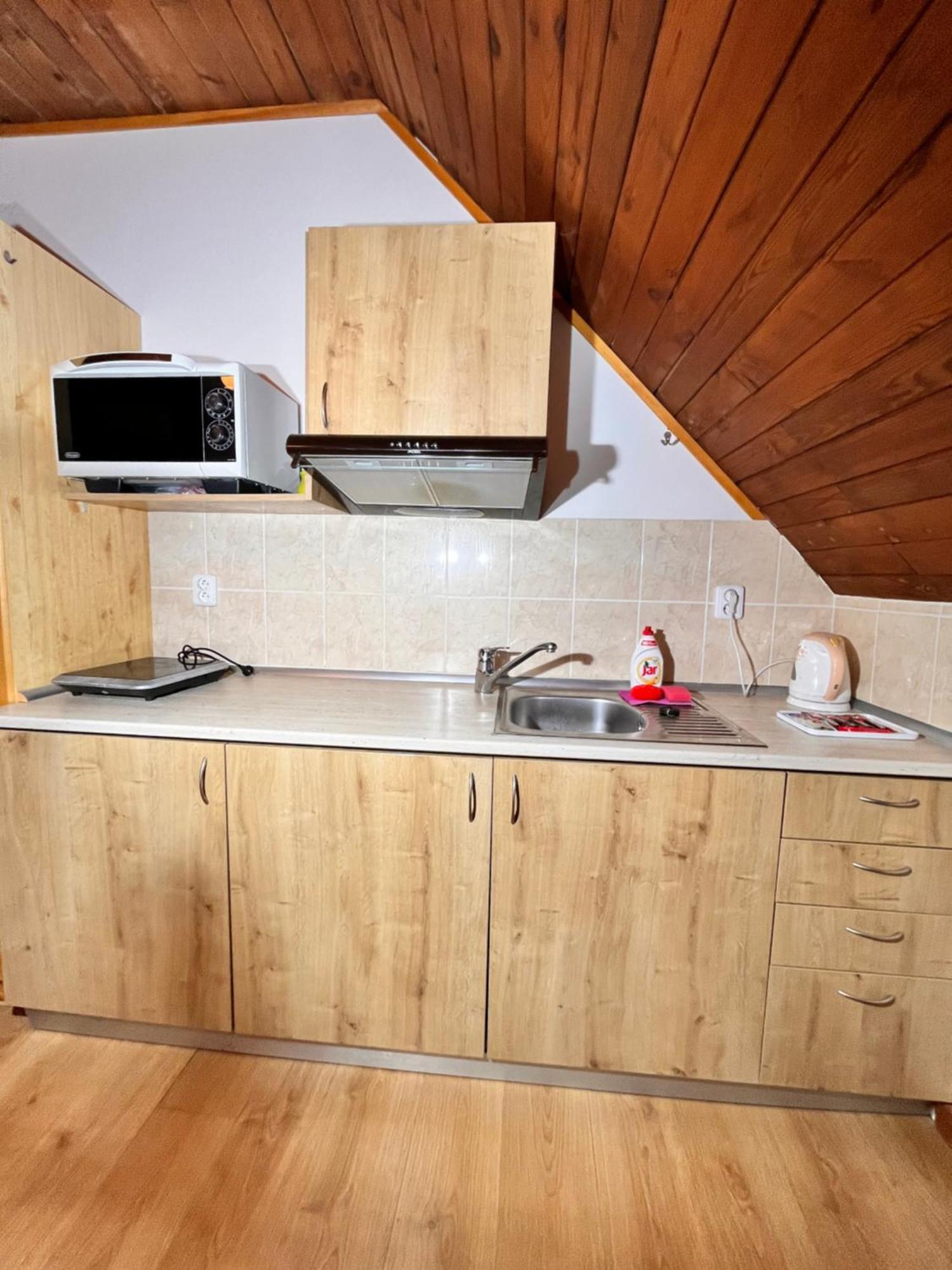 Vila Morava Hotel Lipótszentmiklós Kültér fotó