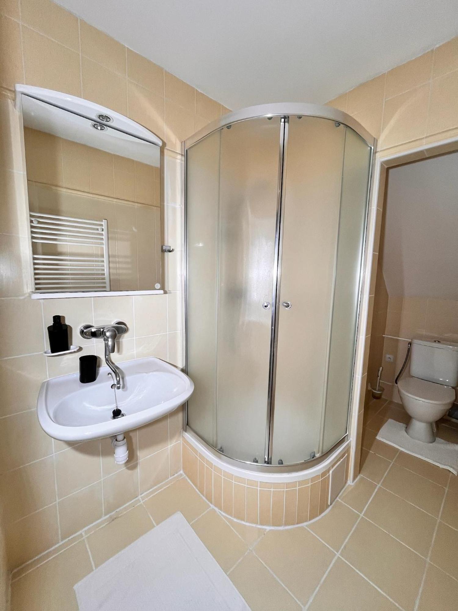 Vila Morava Hotel Lipótszentmiklós Kültér fotó