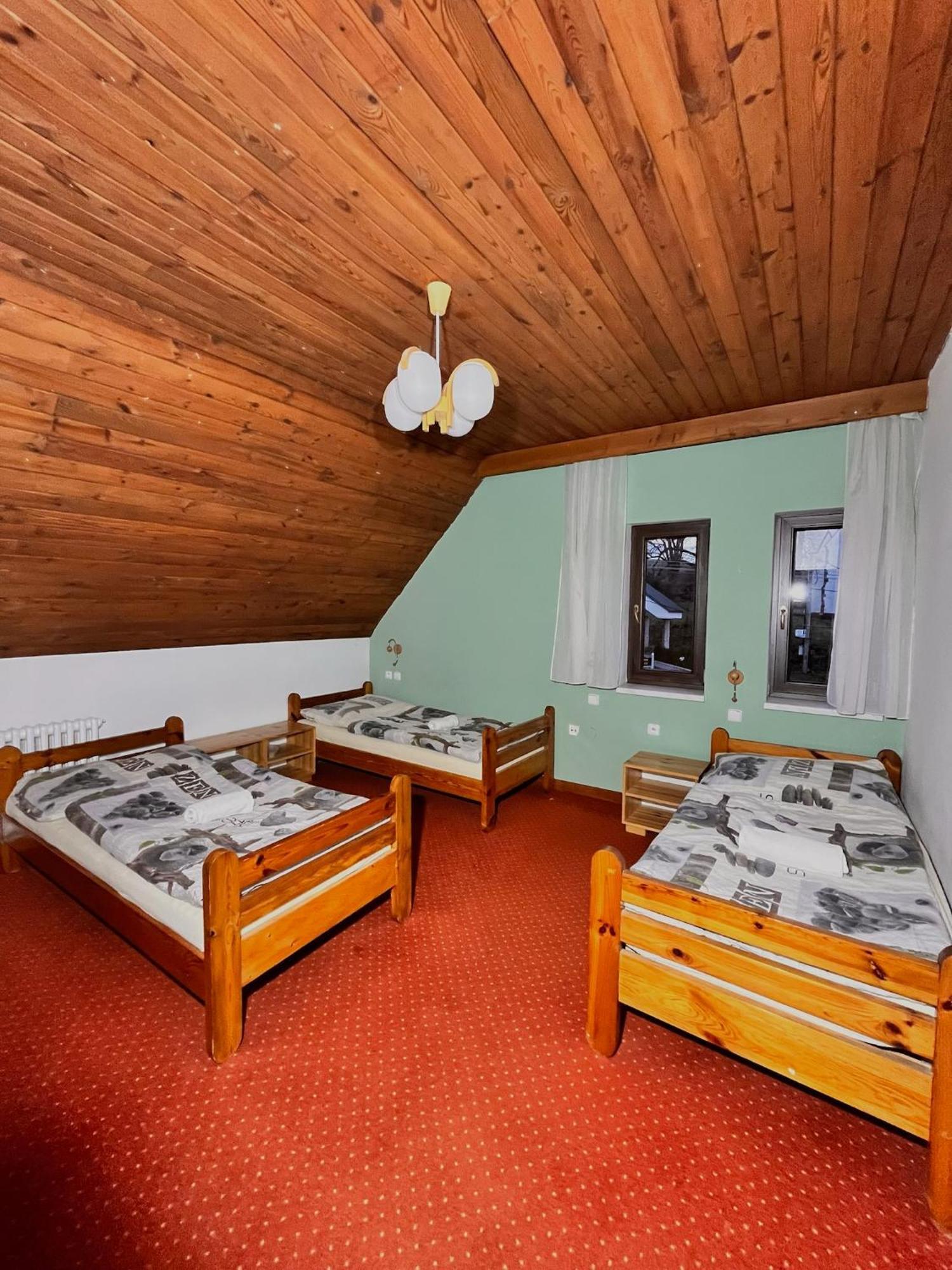 Vila Morava Hotel Lipótszentmiklós Kültér fotó