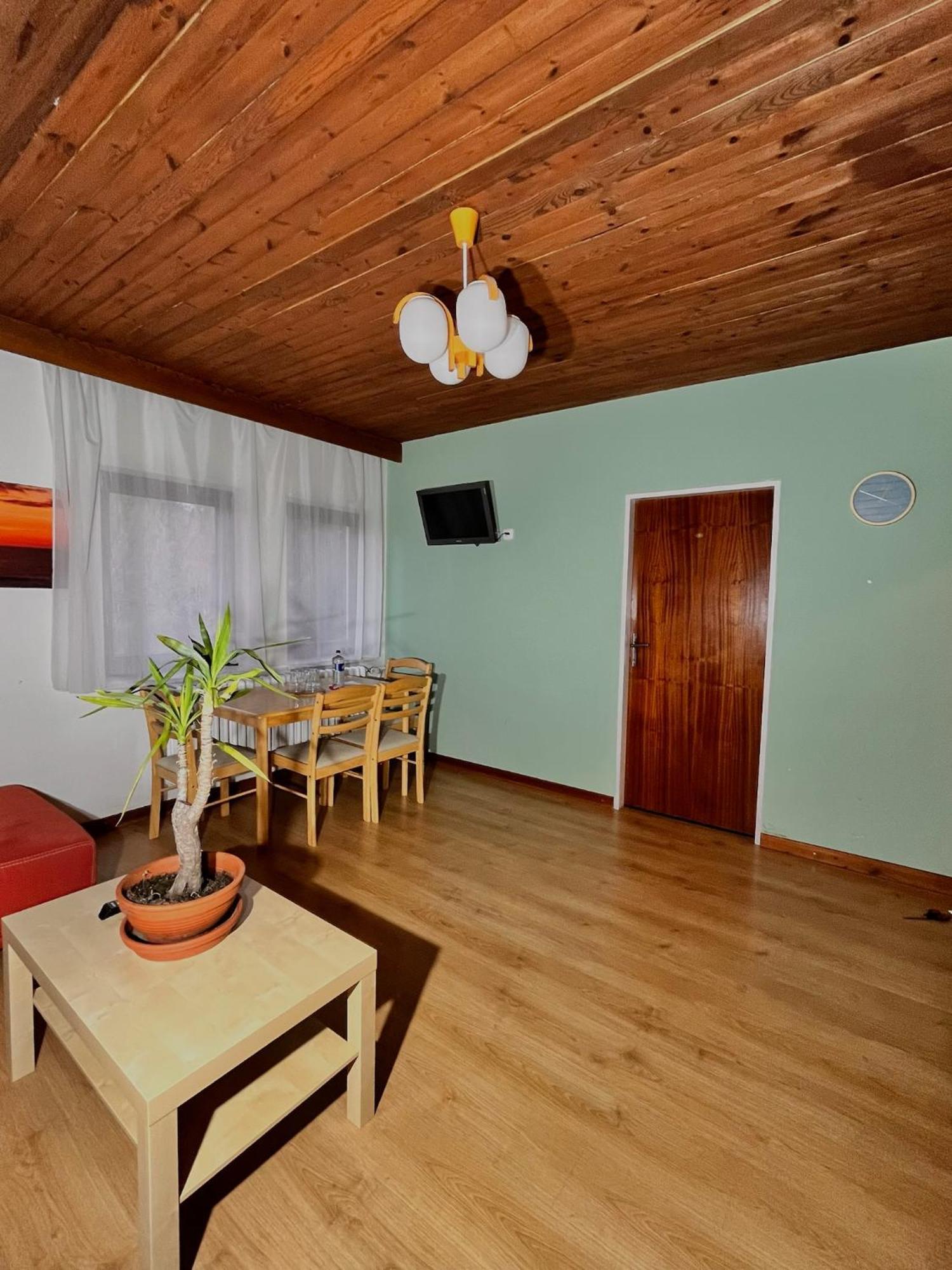 Vila Morava Hotel Lipótszentmiklós Kültér fotó