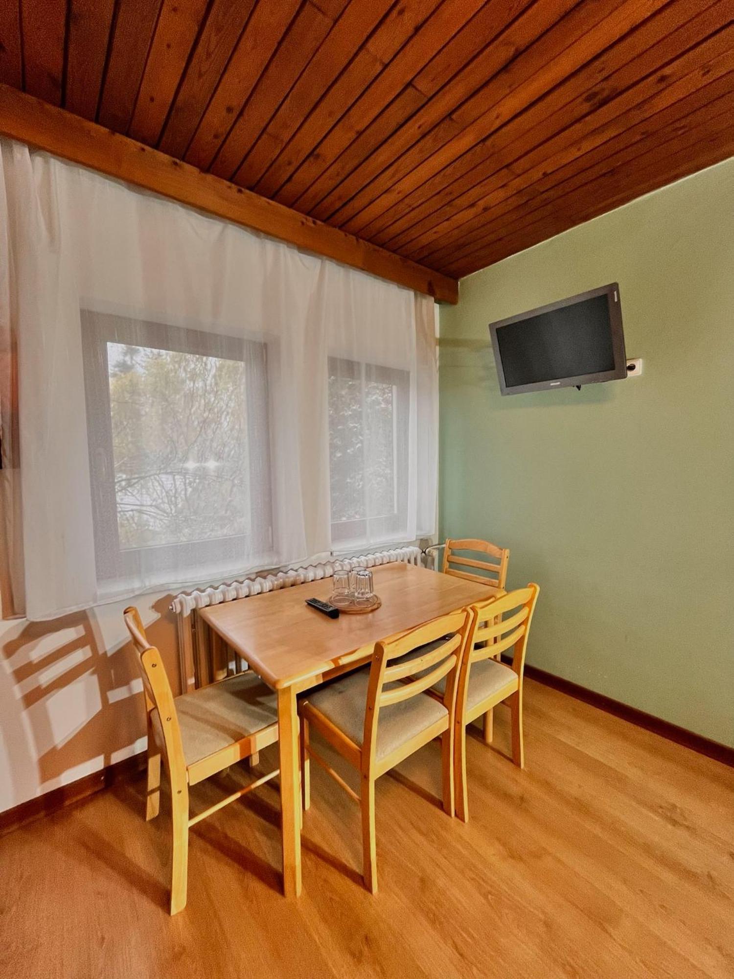 Vila Morava Hotel Lipótszentmiklós Kültér fotó