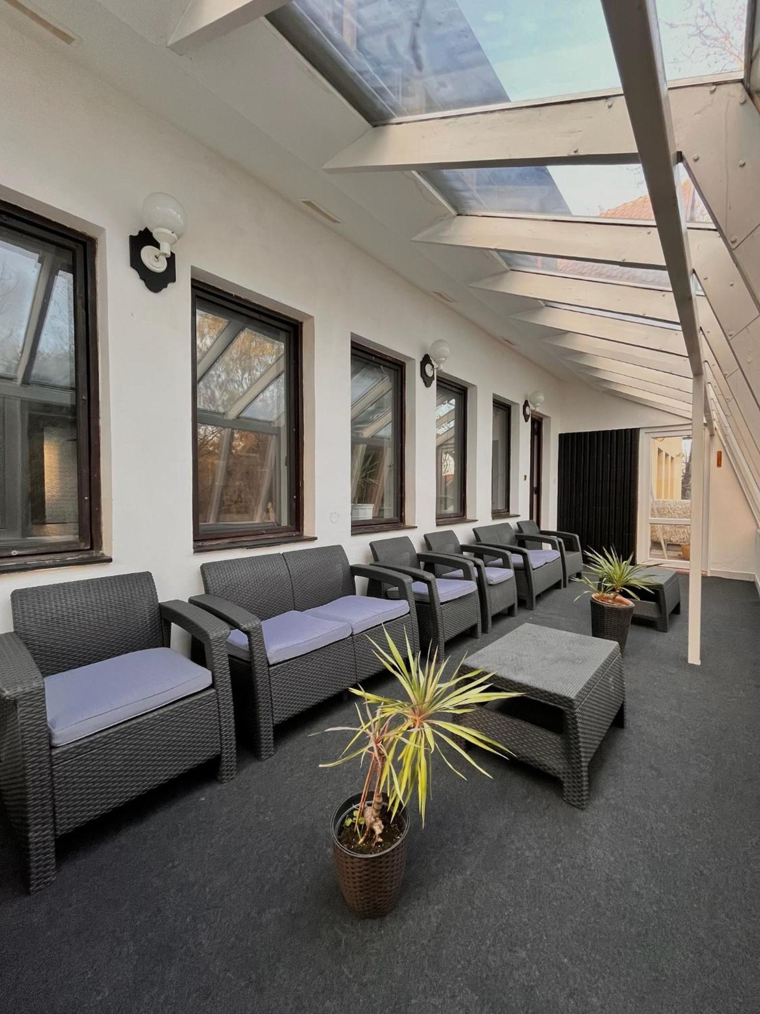 Vila Morava Hotel Lipótszentmiklós Kültér fotó